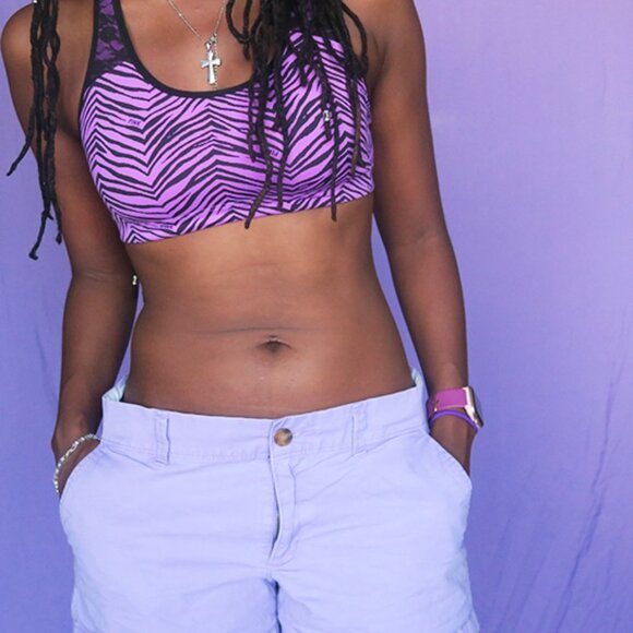 Old Navy cropped hem shorts in lilac purple size 8. - Picture 4 of 5